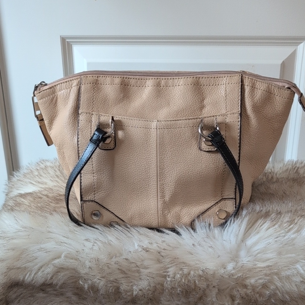 Tignanello Tan Shoulder Bag with Textured Leather and Metal Hardware In Amazing!